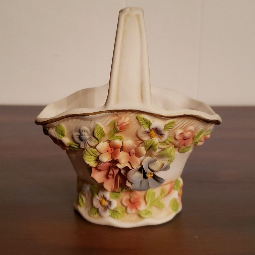 Lovely Vintage Small Ceramic Floral Basket